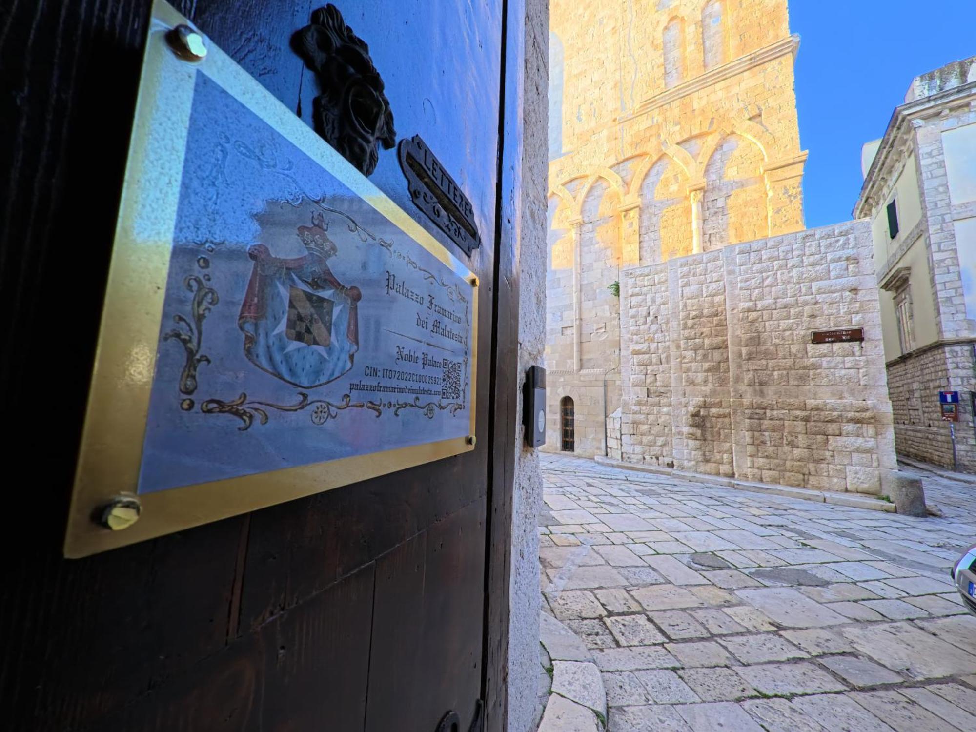 Palazzo Framarino dei Malatesta Giovinazzo Esterno foto